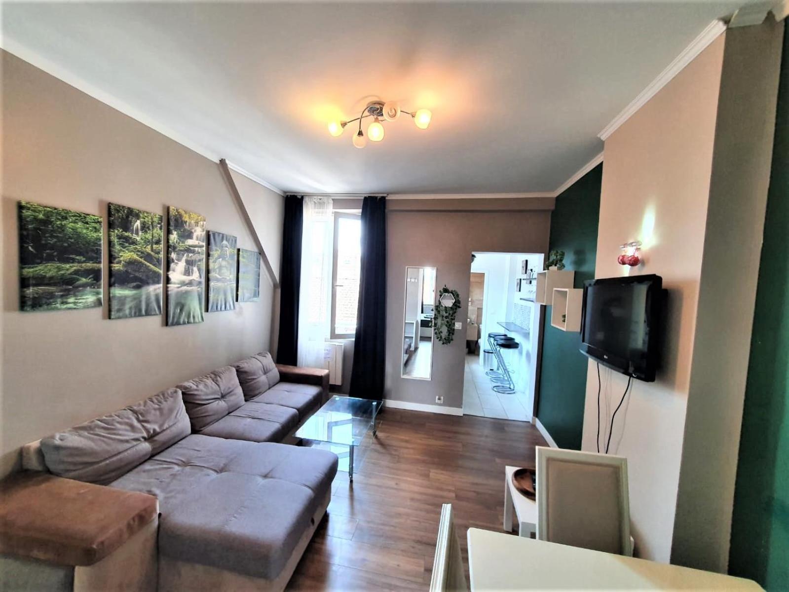Appartement refait par architecte. Proche de la gare et le centre de Reims Extérieur photo